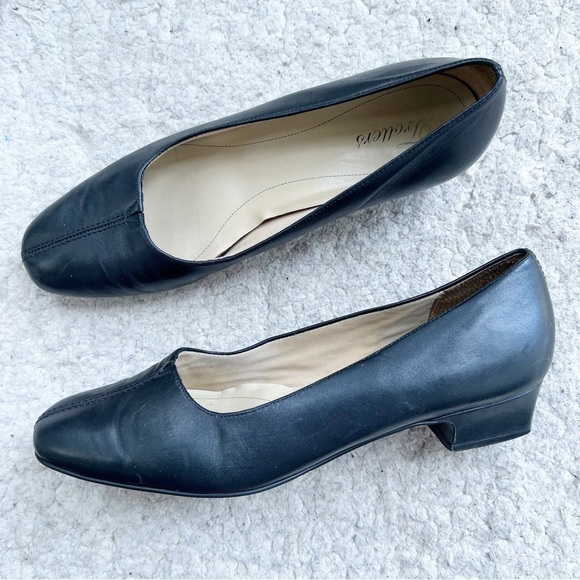 Trotters Doris Black Leather Block Heel Pumps Size 11M - Picture 1 of 10